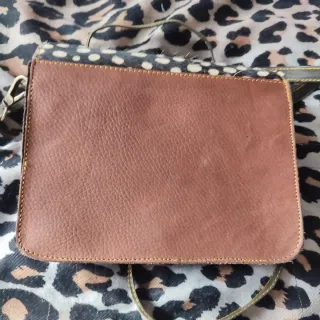 Bolso de piel con lunares