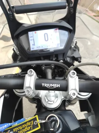 Moto Triumph Tiger 800