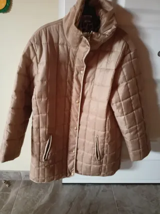 Chaqueta acolchada beige