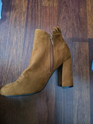 Botines tacón marrón ante
