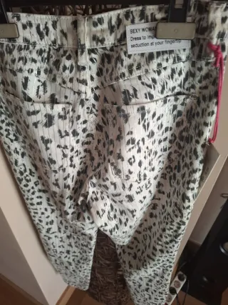Pantalones con estampado animal print