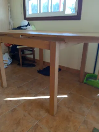 Mesa de comedor o cocina de madera
