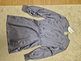 Vestido satinado gris manga larga