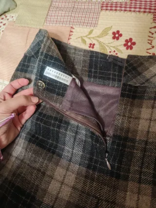 Falda de cuadros gris y negra