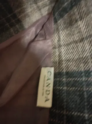 Falda de cuadros gris y negra