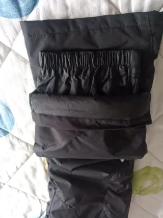 Pantalón de nieve infantil negro sin usar