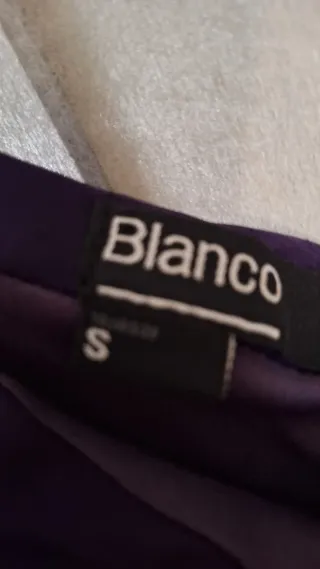 Vestido morado plisado evasé de fiesta