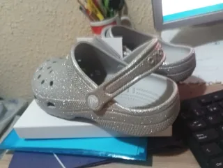 Zuecos Crocs Classic Glitter Plata Talla 36-37