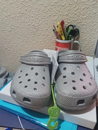 Zuecos Crocs Classic Glitter Plata Talla 36-37