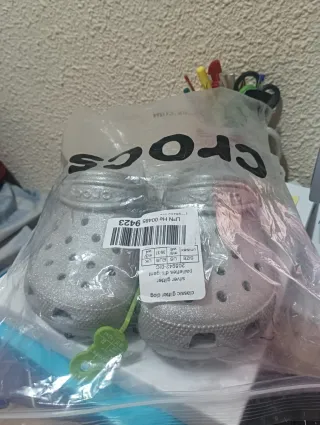 Zuecos Crocs Classic Glitter Plata Talla 36-37