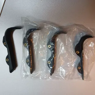 Empuñaduras arco compuestp Hoyt y llavero Hoyt.