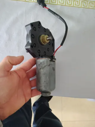 Motor elevalunas eléctrico