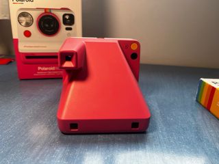 Polaroid Now Cámara Instantánea Rosa y Blanca