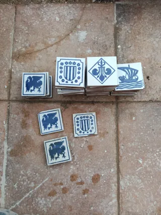 Mosaicos pequeños de escudos y barcos.Tamaño 7 cm