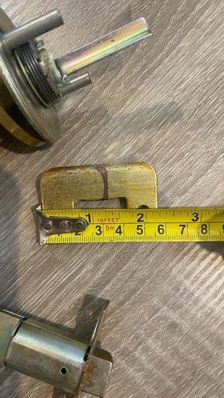 9 pomos de puerta dorados