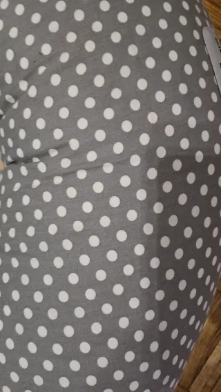 Cojín de lactancia Koala gris lunares