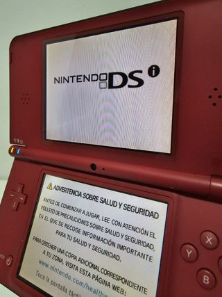 Nintendo DSi XL Edición 25 Aniversario Roja
