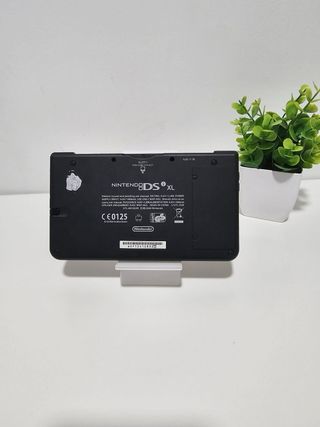 Nintendo DSi XL Edición 25 Aniversario Roja