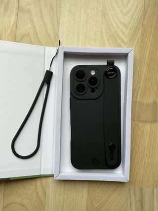 Funda iPhone 16 Pro Negra con asa