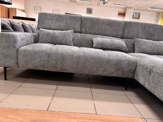 Sofá Chaise Longue Gris y Beige patas altas