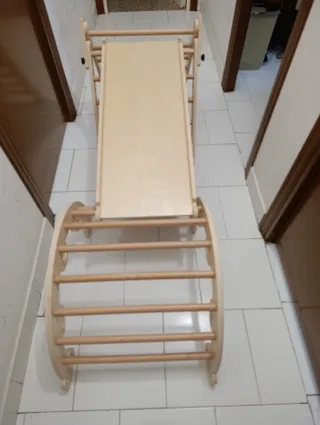 Triángulo de escalada Montessori madera