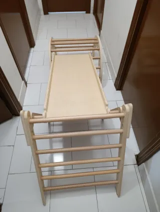 Triángulo de escalada Montessori madera