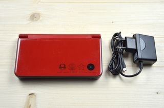 Nintendo DSi XL Edición Super Mario Bros.