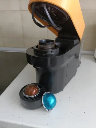 Cafetera Nespresso Vertuo Pop Naranja
