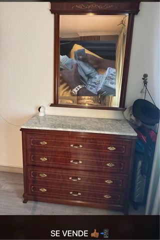 Comò in legno con piano in marmo e cassetti