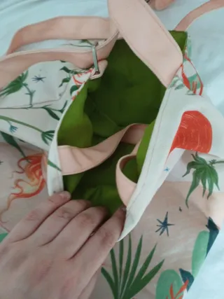 Bolso de tela con estampado artístico