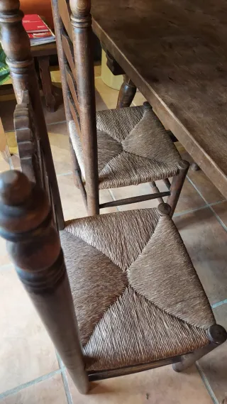 Mesa de comedor rústica de madera