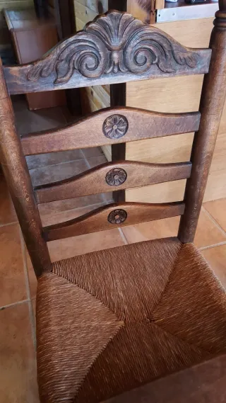 Mesa de comedor rústica de madera