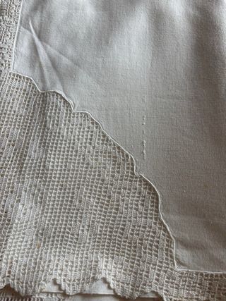 Lençol de solteiro com renda feita à mão