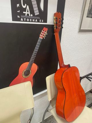 Guitarra Conde modelo” antigua”. Segunda clase