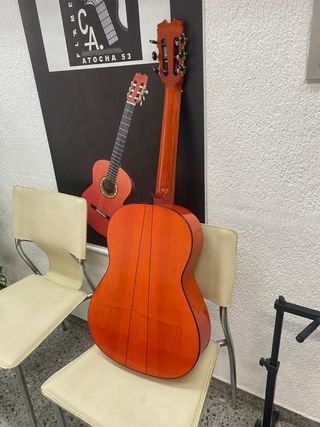 Guitarra Conde modelo” antigua”. Segunda clase