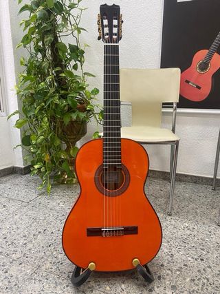 Guitarra Conde modelo” antigua”. Segunda clase