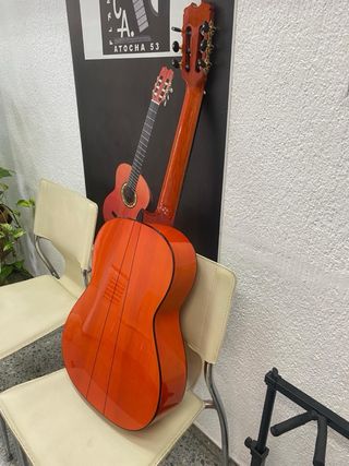 Guitarra Conde modelo” antigua”. Segunda clase