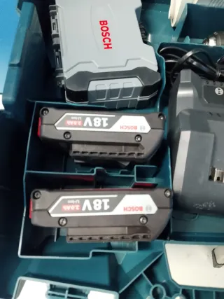 Taladro Bosch Profesional 18V + Accesorios