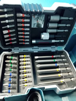 Taladro Bosch Profesional 18V + Accesorios