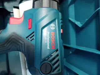 Taladro Bosch Profesional 18V + Accesorios