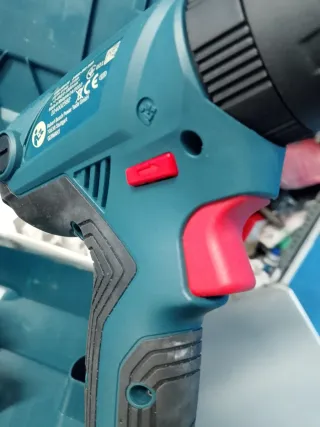 Taladro Bosch Profesional 18V + Accesorios