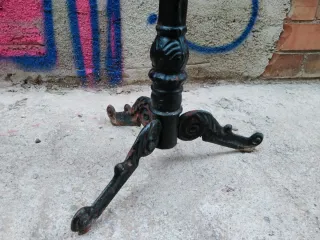 Elegante Mesa ovalada de hierro fundido