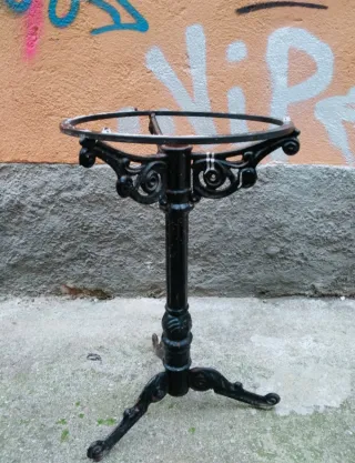 Elegante Mesa ovalada de hierro fundido