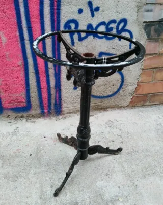 Elegante Mesa ovalada de hierro fundido