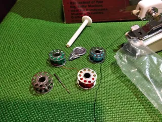 Mini máquina de coser manual