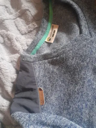 Jersey chico gris con parches