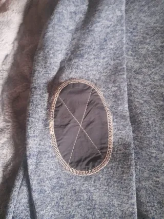 Jersey chico gris con parches