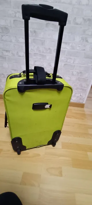 Maleta de cabina verde 8 kilos.