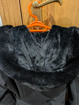 Cappotto da donna con pelo nero