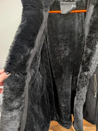 Cappotto da donna con pelo nero